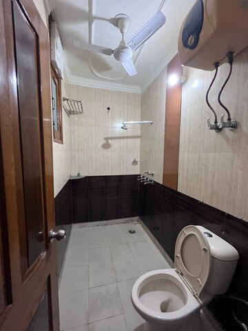 Bathroom in 4 BHK Villa at Sector 43 – for Rent