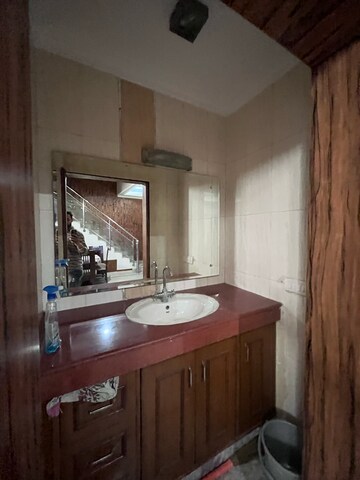  4 BHK Villa at Sector 43 – for Rent