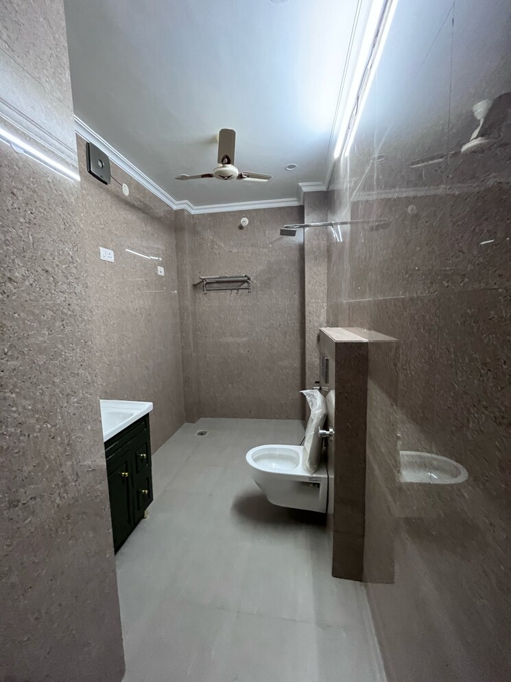 Attached Bathroom, sector 43 4 Bedroom 2700 Sq.Ft. Villa In Sector 43 Gurgaon 8999538
