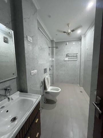 Attached Bathroom in 4 BHK Villa at Sector 43 – for Rent