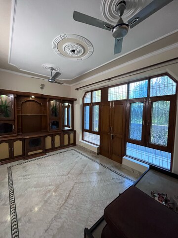 Room in 4 BHK Villa at Sector 43 – for Rent