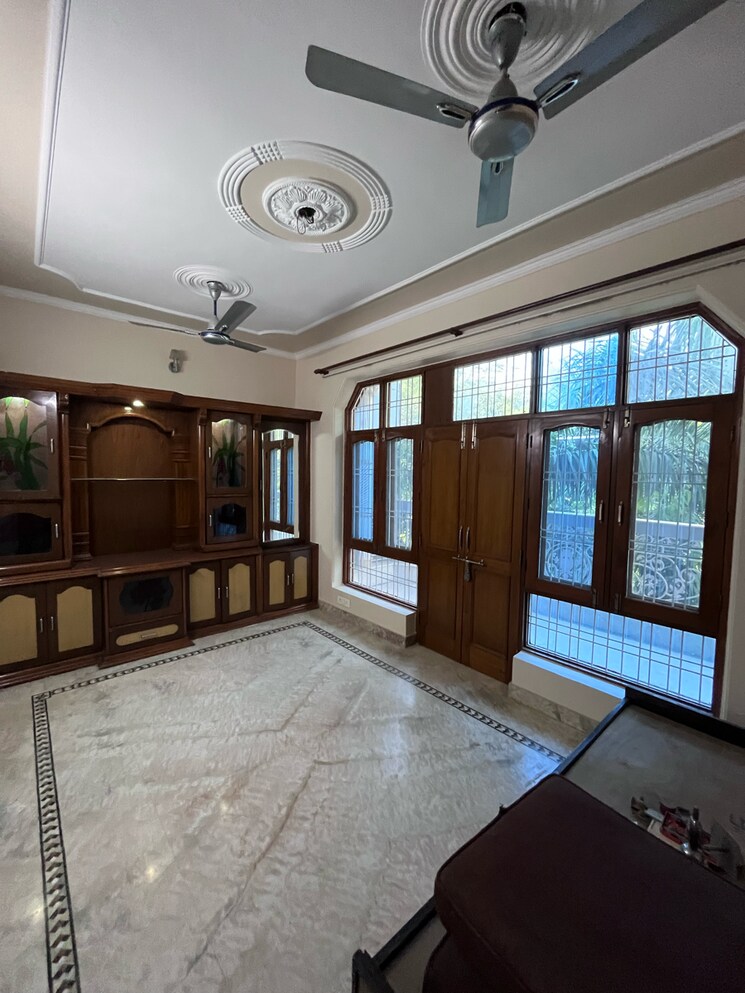 Room, sector 43 4 Bedroom 2700 Sq.Ft. Villa In Sector 43 Gurgaon 8999538