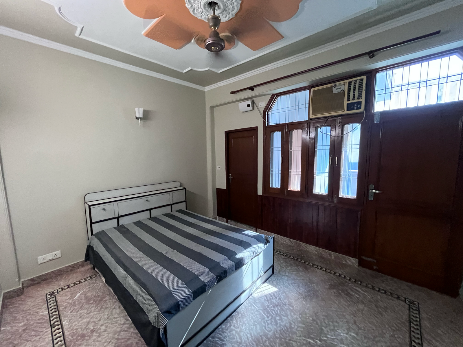 4 BHK + Extra Room Villa For Rent in Sector 43