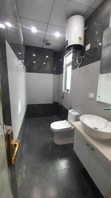 Attached Bathroom in 1 BHK Builder Floor at Sector 43 – for Rent