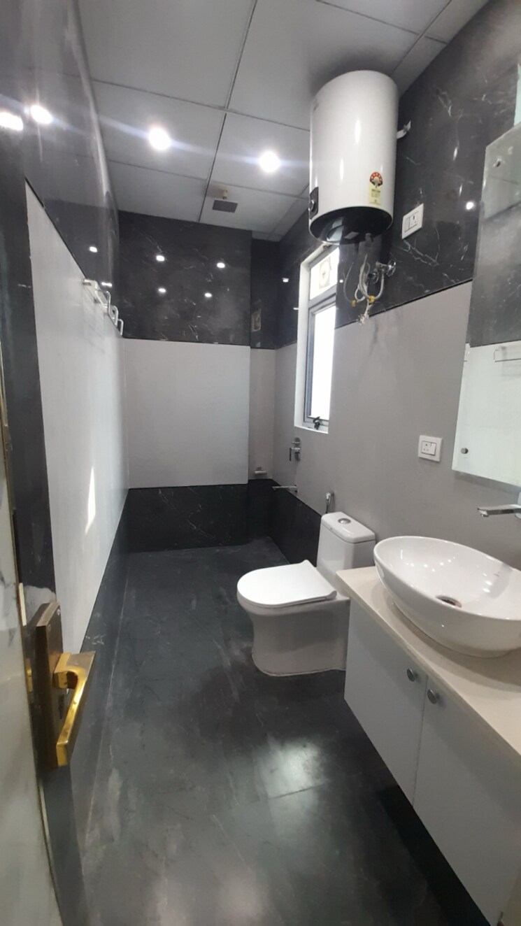 Attached Bathroom, sector 43 1 Bedroom 980 Sq.Ft. Builder Floor In Sector 43 Gurgaon 8999542