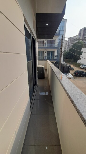 Balcony in 1 BHK Builder Floor at Sector 43 – for Rent