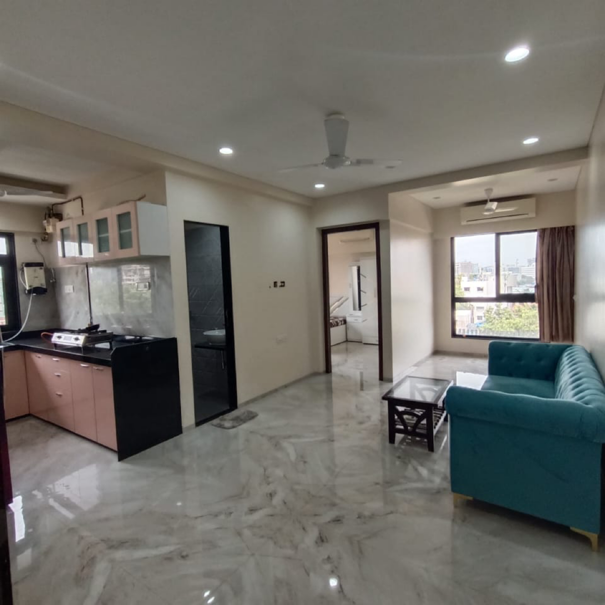 2 BHK + Pooja Room Apartment For Rent in Oxford Apartments Bandra West