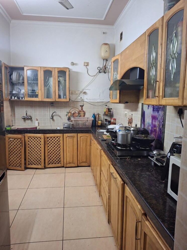 Kitchen, sector 35 3 Bedroom 3400 Sq.Ft. Builder Floor In Sector 35 Chandigarh 8999563