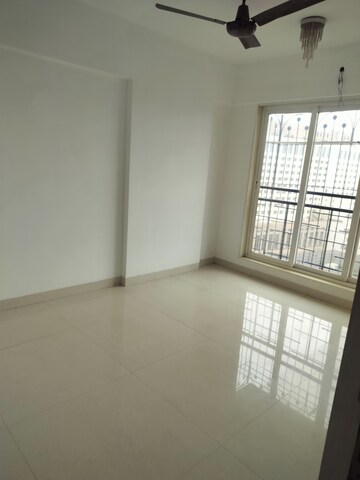 Room in 2 BHK Apartment at Eskay Itus Apartment, Andheri West – for Rent