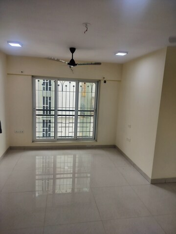 Room in 2 BHK Apartment at Eskay Itus Apartment, Andheri West – for Rent