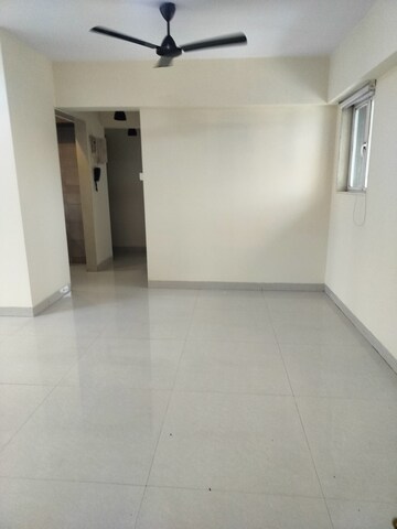 Room in 2 BHK Apartment at Eskay Itus Apartment, Andheri West – for Rent