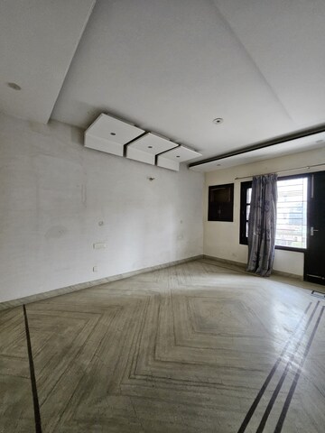 Bedroom in 3 BHK Builder Floor at Omaxe Ambrosia, North Mullanpur – for Rent