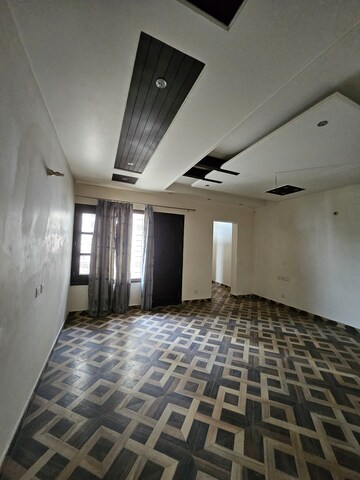 Bedroom in 3 BHK Builder Floor at Omaxe Ambrosia, North Mullanpur – for Rent
