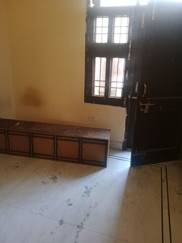 Room in 2 BHK Builder Floor at Huda – for Rent
