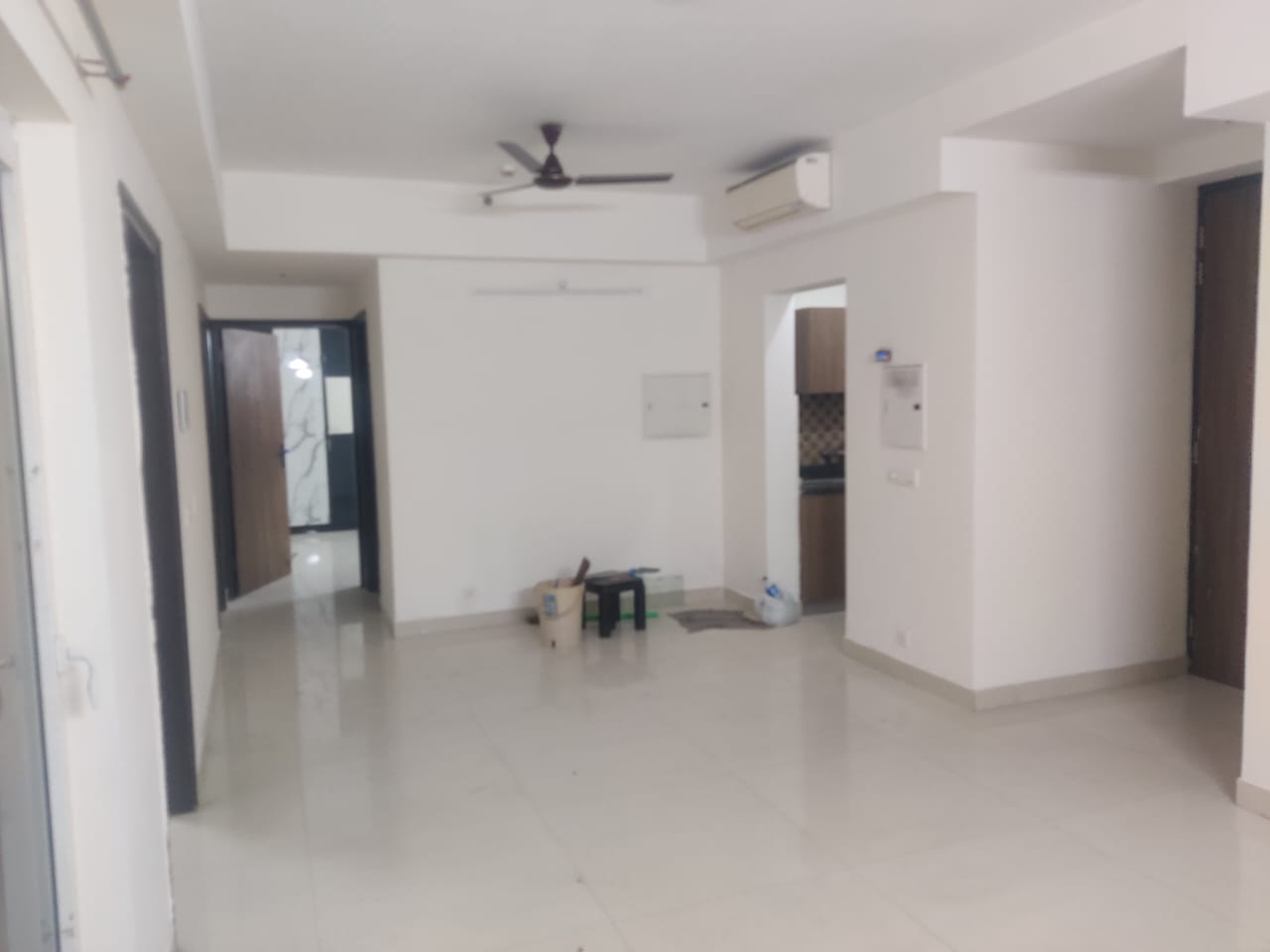 3 BHK + Servant Room Apartment For Rent in Adani Oyster Greens