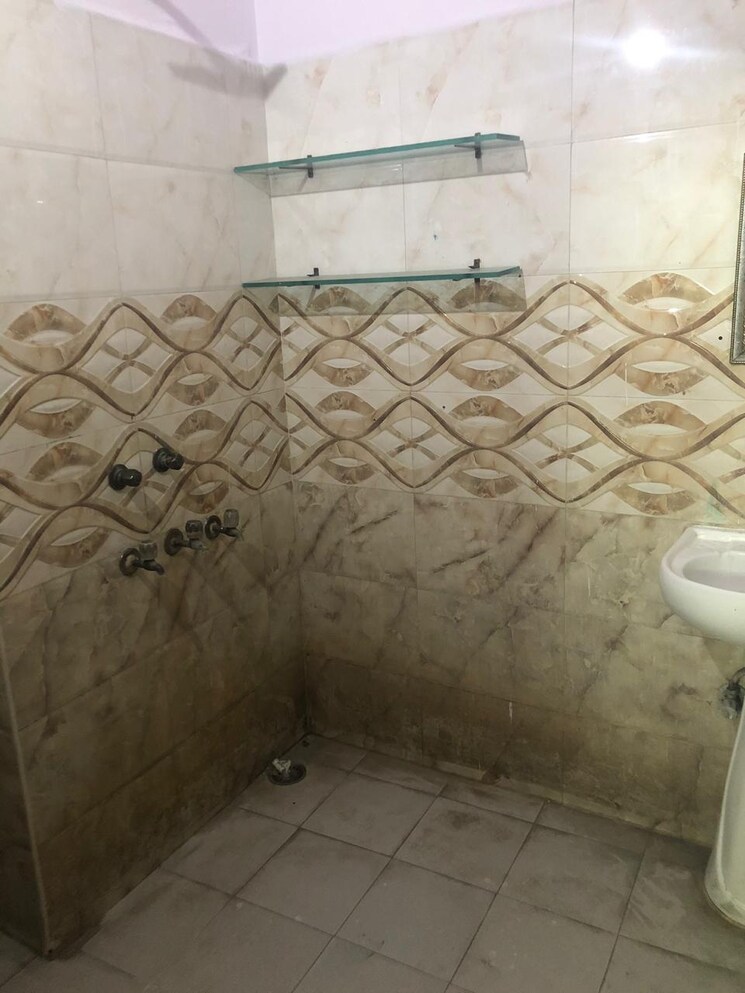 Bathroom, rwa-apartments-sector-53 2 Bedroom 1250 Sq.Ft. Builder Floor In Sector 53 Noida 8999598