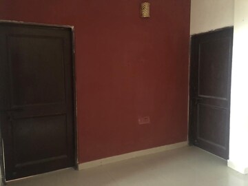 Room in 2 BHK Builder Floor at RWA Apartments Sector 53, Sector 53 – for Rent