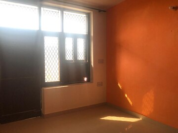 Room in 2 BHK Builder Floor at RWA Apartments Sector 53, Sector 53 – for Rent