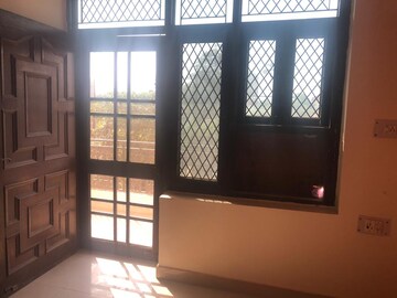 Room in 2 BHK Builder Floor at RWA Apartments Sector 53, Sector 53 – for Rent