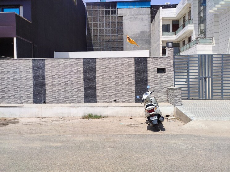  Parking, rwa-apartments-sector-122 3 Bedroom 3000 Sq.Ft. Independent House In Sector 122 Noida 8999599