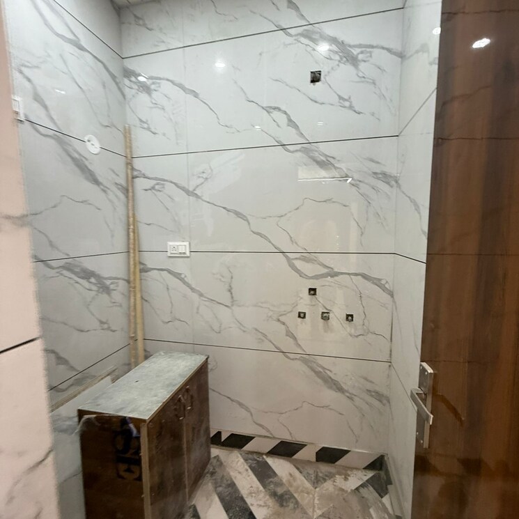 Bathroom, vaishali sector 5 1 Bedroom 500 Sq.Ft. Builder Floor In Vaishali Sector 5 Ghaziabad 8999610