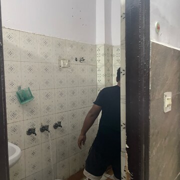 Bathroom in 1 BHK Builder Floor at Vaishali Sector 6 – for Sale