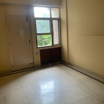 Room in 3 BHK Apartment at Ashiana Apartment Ghaziabad, Vaishali Sector 3 – for Rent