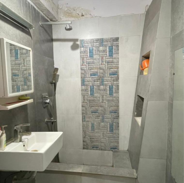 Bathroom, vaishali sector 5 3 Bedroom 1500 Sq.Ft. Builder Floor In Vaishali Sector 5 Ghaziabad 8999616