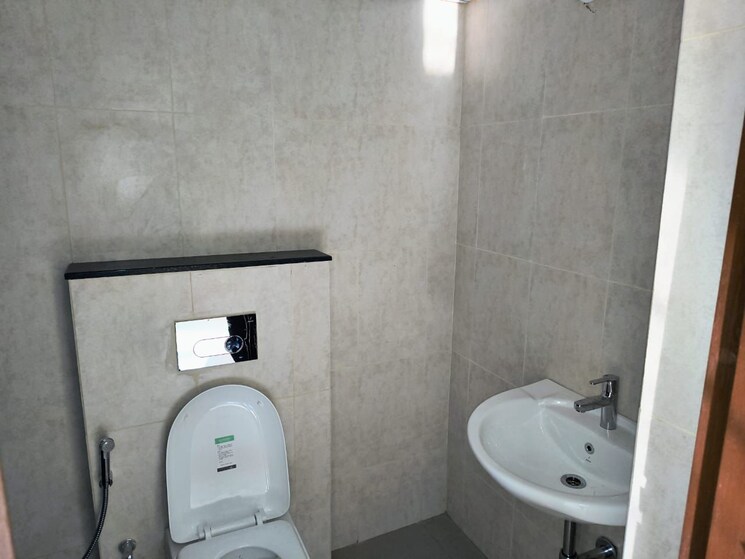 Bathroom, shapoorji-pallonji-vahana-yahavi-phase-1 1 Bedroom 492 Sq.Ft. Apartment In Bavdhan Pune 8999635