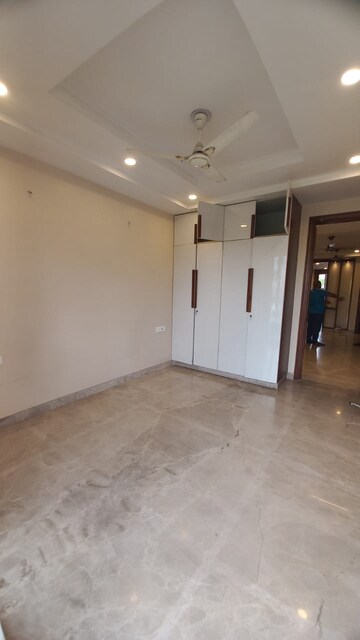 Room in 3 BHK Apartment at Navbharat Apartments, Paschim Vihar – for Rent