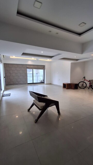 Living Room in 3 BHK Apartment at Dheeraj Celestial, Bandra West – for Rent