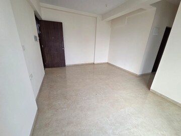 Room in 2 BHK Apartment at Sosar The Solaris, Khar West – for Rent