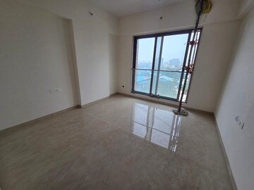 Room in 2 BHK Apartment at Sosar The Solaris, Khar West – for Rent