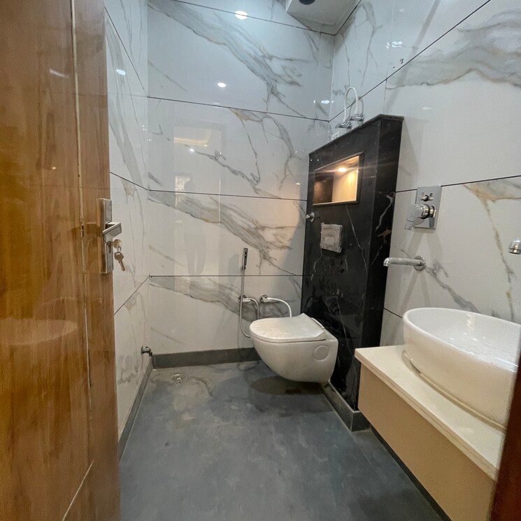 Bathroom, rohini sector 25 3 Bedroom 800 Sq.Ft. Builder Floor In Rohini Sector 25 Delhi 8999683