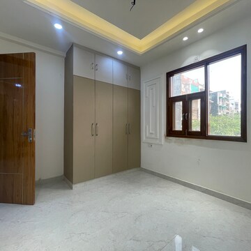 Room in 3 BHK Builder Floor at Rohini Sector 25 – for Sale