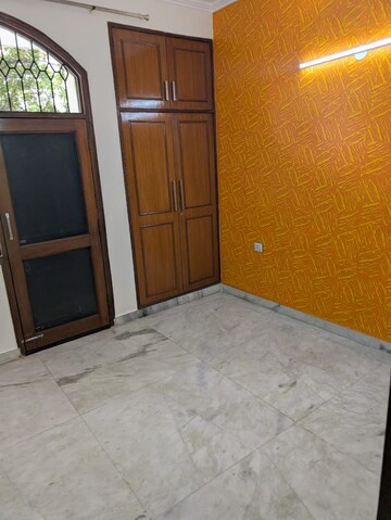 Room in 4 BHK Builder Floor at The Grand, Sector 52 – for Rent