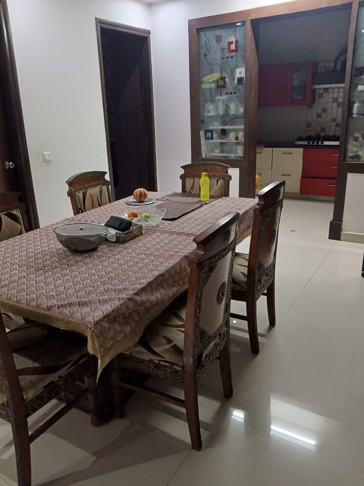 Team Area, sector 39 3 Bedroom 250 Sq.Mt. Villa In Sector 39 Noida 8999689