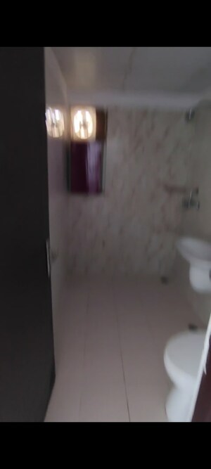 Room in 3 BHK Apartment at Amrapali Golf Homes, Sector 4 Greater Noida – for Sale