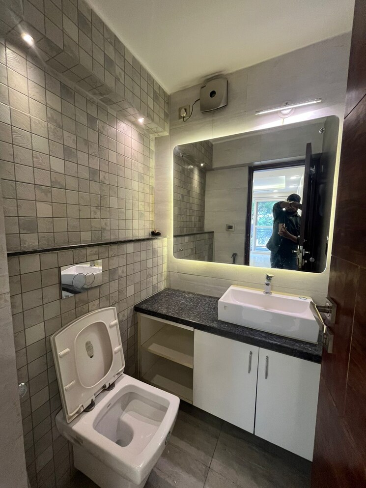 Bathroom, dwarka 1 Bedroom 50 Sq.Yd. Apartment In Dwarka Delhi 8999712