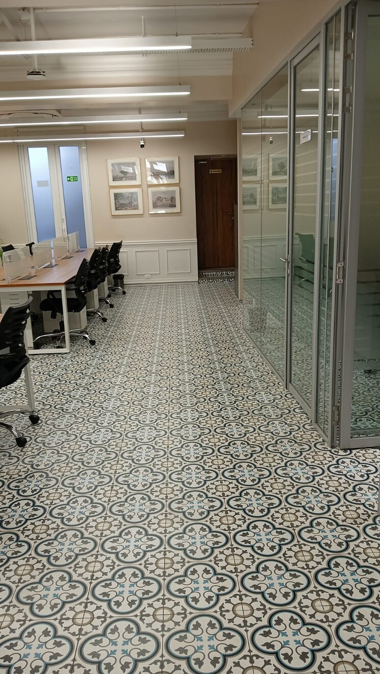  Parking, connaught place Commercial Office Space 5000 Sq.Ft. In Connaught Place Delhi 8999718