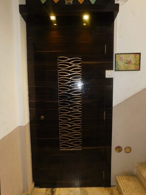 Furnished Amenities in 2 BHK Apartment at Gold Crest, Vile Parle West – for Sale