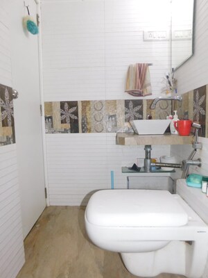 Team Area in 2 BHK Apartment at Gold Crest, Vile Parle West – for Sale