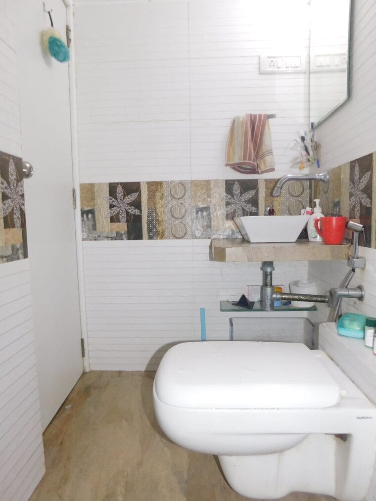 Team Area, gold-crest 2 Bedroom 800 Sq.Ft. Apartment In Vile Parle West Mumbai 8999749