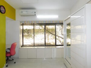 Room in 2 BHK Apartment at Gold Crest, Vile Parle West – for Sale