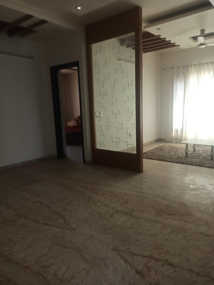 Room, sector 21a 4 Bedroom 500 Sq.Yd. Builder Floor In Sector 21a Faridabad 8999758