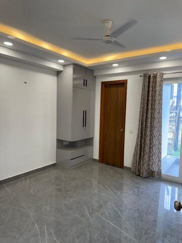Room in 3 BHK Builder Floor at The Grand, Sector 52 – for Rent
