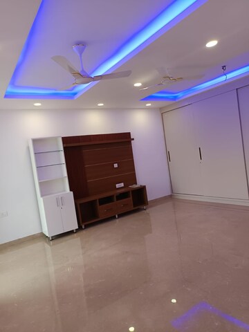 Team Area in 4 BHK Builder Floor at Sector 21a – for Rent