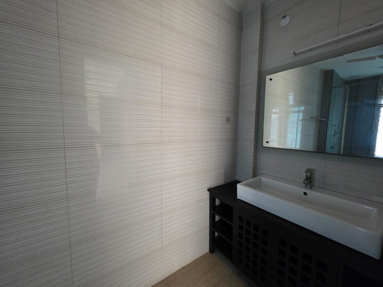 Bathroom, mahagun-maestro 4 Bedroom 3100 Sq.Ft. Apartment In Sector 50 Noida 8999796