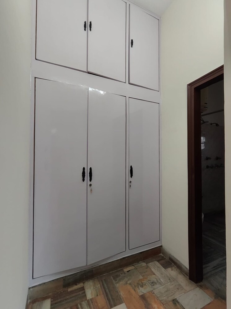 Room, sector 7 2 Bedroom 2600 Sq.Ft. Independent House In Sector 7 Panchkula 8999801