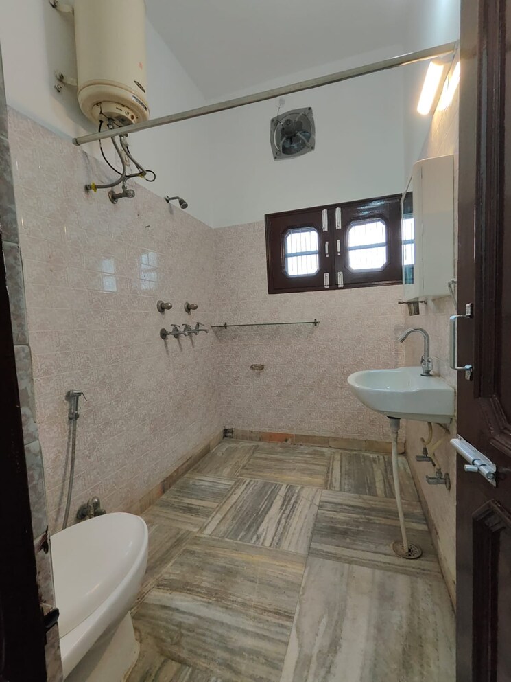 Bathroom, sector 7 2 Bedroom 2600 Sq.Ft. Independent House In Sector 7 Panchkula 8999801